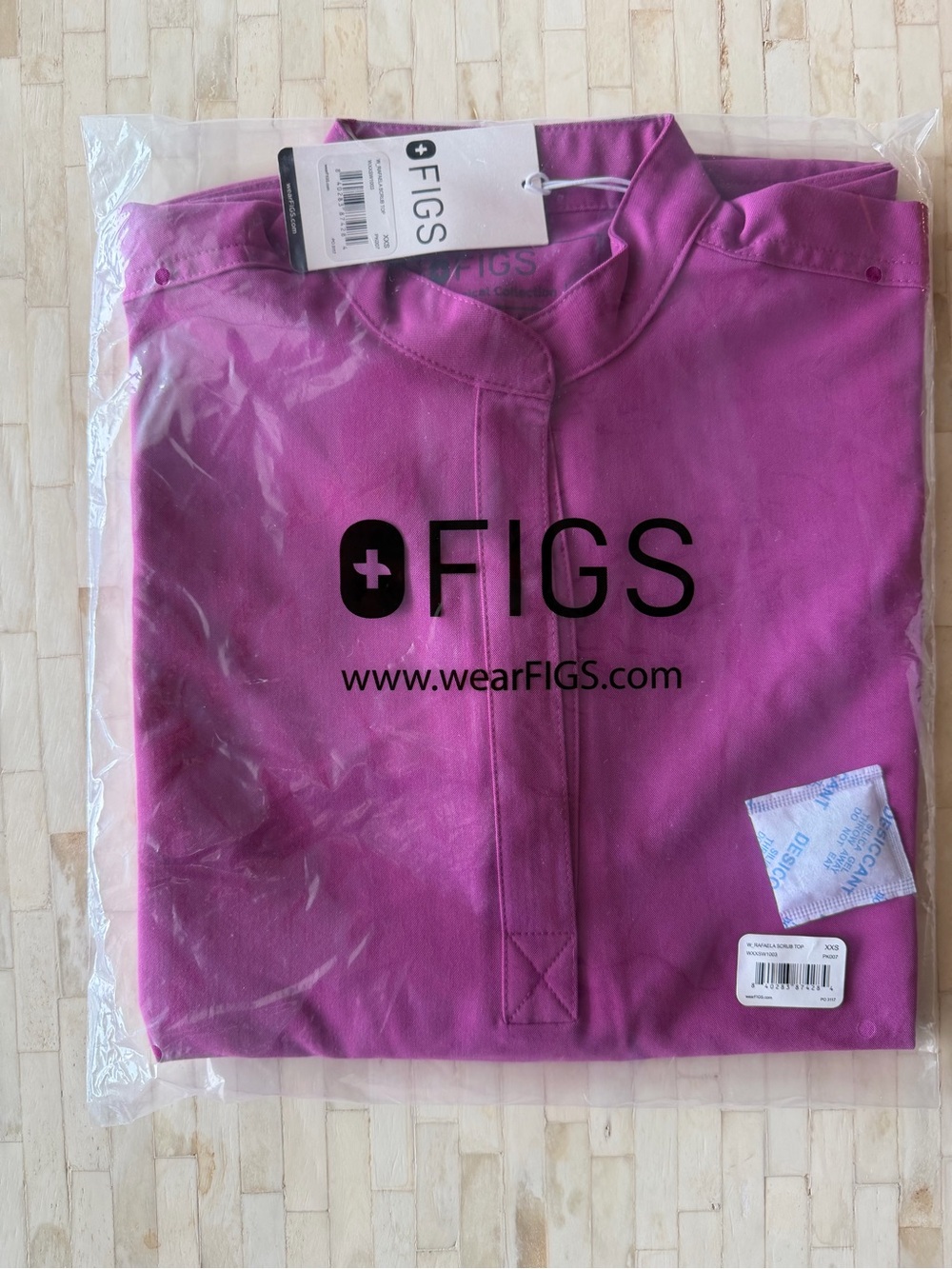 NWT FIGS Rafaela Oversized Scrub Top XXS Bright Fuchsia - Picture 2 of 2